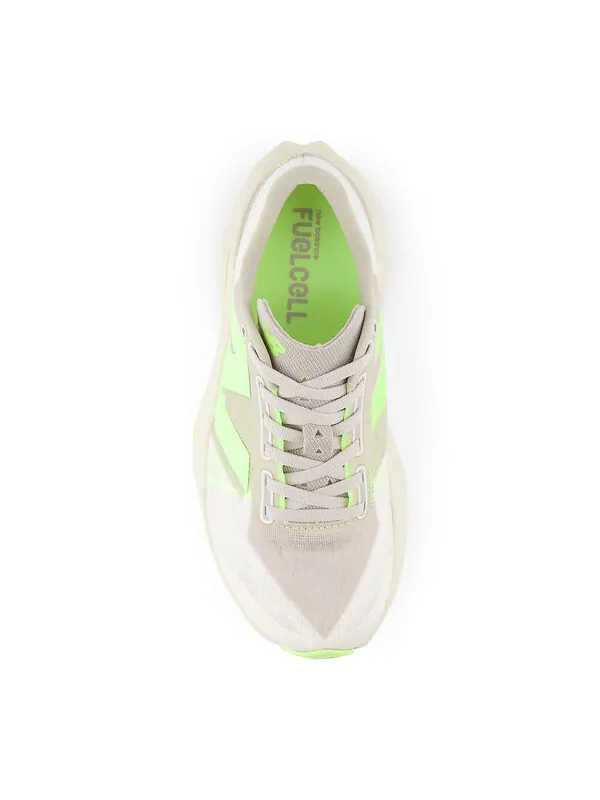 Кроссовки fuelcell rebel v4 New Balance — изображение 4 из 4, бежевый/белый/зеленый