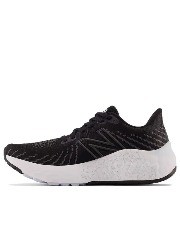 Кроссовки свежая пена x vongo v5 New Balance — изображение 1 из 4, черный/белый