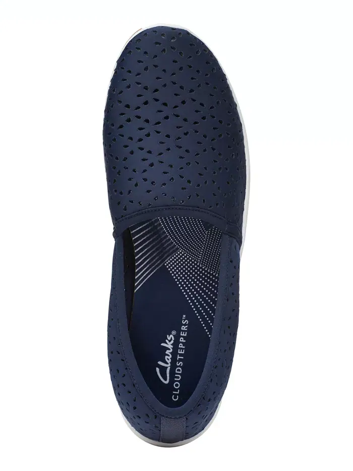 Балетки женские Clarks Cloudsteppers Breeze Emily с перфорацией — изображение 4 из 6, темно-синий