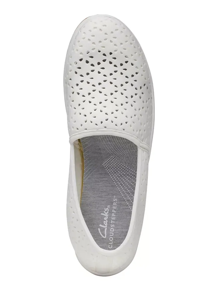 Балетки женские Clarks Cloudsteppers Breeze Emily с перфорацией — изображение 4 из 6, белый