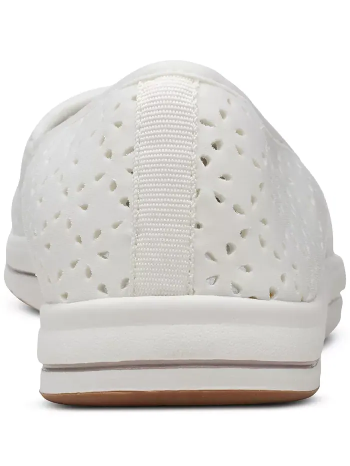 Балетки женские Clarks Cloudsteppers Breeze Emily с перфорацией — изображение 6 из 6, белый