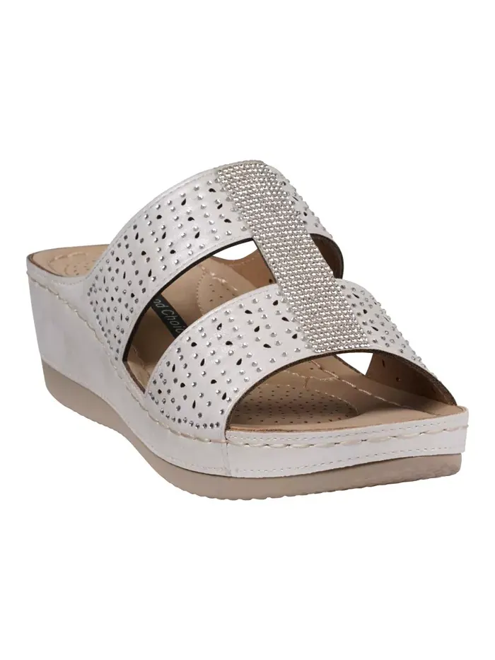 Женские босоножки Carrie на платформе с декоративными элементами GC Shoes