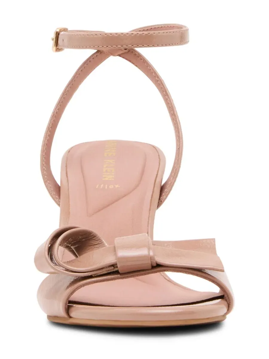 Босоножки на каблуке с ремешком на щиколотке Anne Klein, Nude Crinkle — изображение 7 из 8, бежевый