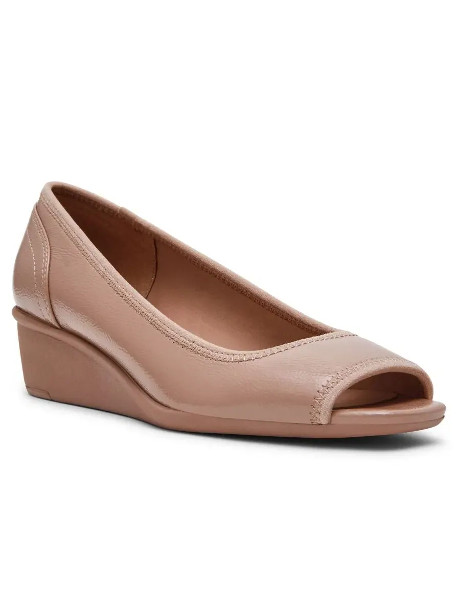 Туфли-лодочки с открытым носком Waylynn Peep-Toe Wedge Pumps Anne Klein — изображение 1 из 7, нюдовый