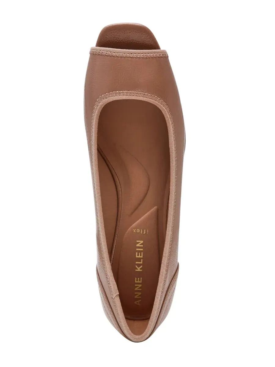 Туфли-лодочки с открытым носком Waylynn Peep-Toe Wedge Pumps Anne Klein — изображение 4 из 7, нюдовый