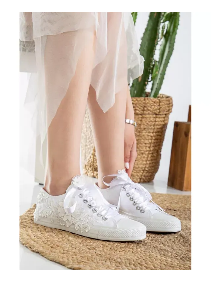 Кроссовки свадебные Peyton с цветочным кружевом Forever & Always Shoes — изображение 2 из 5, белый