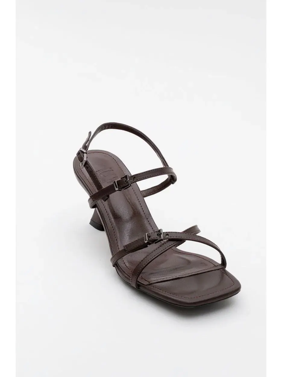 Босоножки на каблуке с открытым носком Nebel Prologue Shoes
