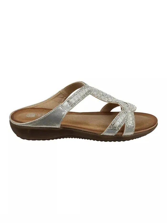 Женские шлепанцы с украшением Alora на плоской подошве GC Shoes — изображение 2 из 5, серебряный