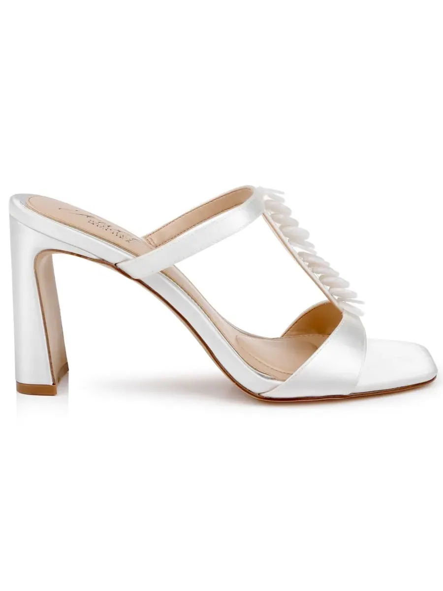 Женские сандалии-шлепанцы Pacifica Slip-On Dress Slide Sandals Jewel Badgley Mischka, айвори satin — изображение 2 из 5