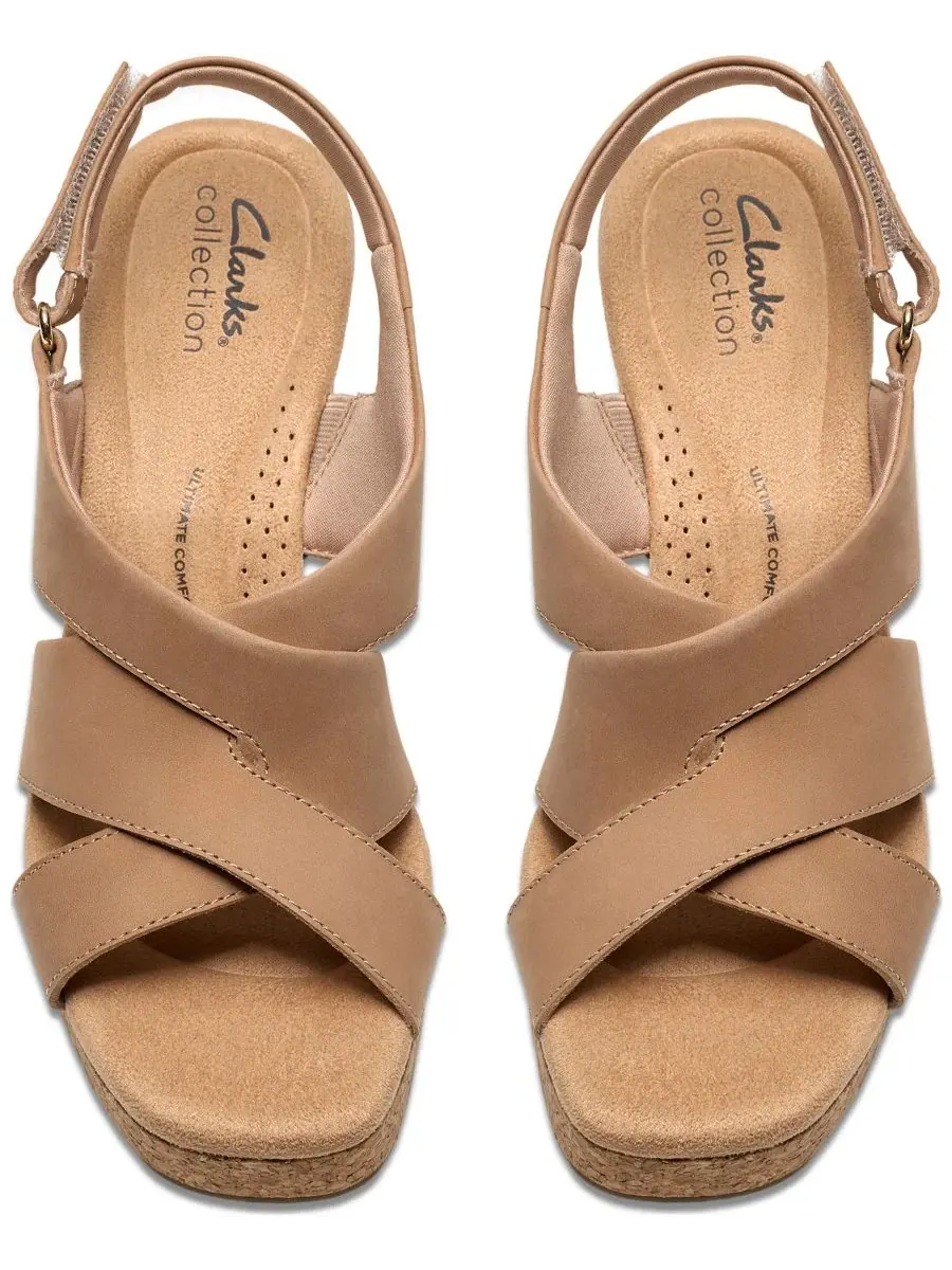Сандалии женские Clarks Nerisa Grace на танкетке, круглый носок — изображение 5 из 8, песочный