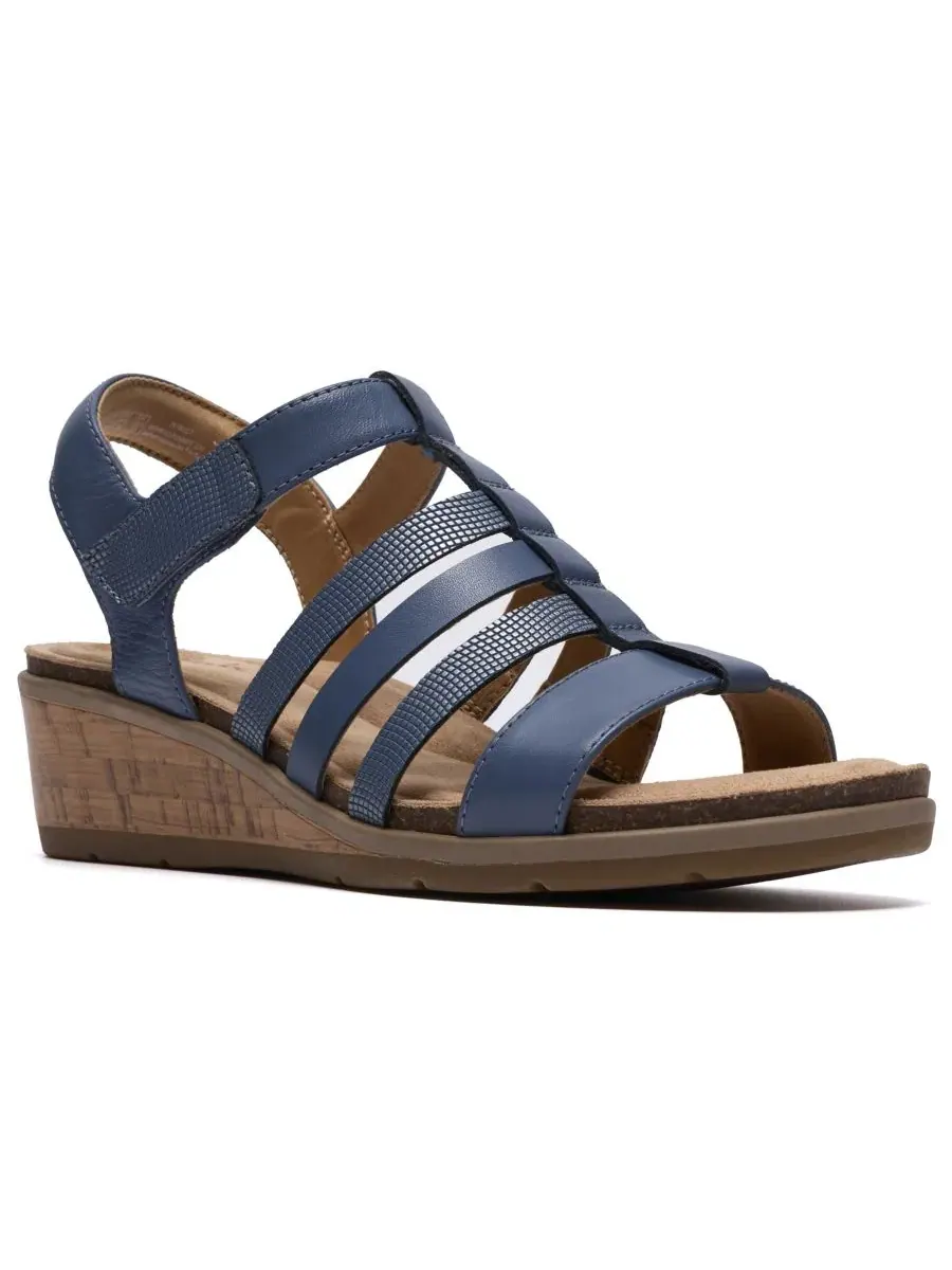 Босоножки на танкетке Kacha Step Clarks