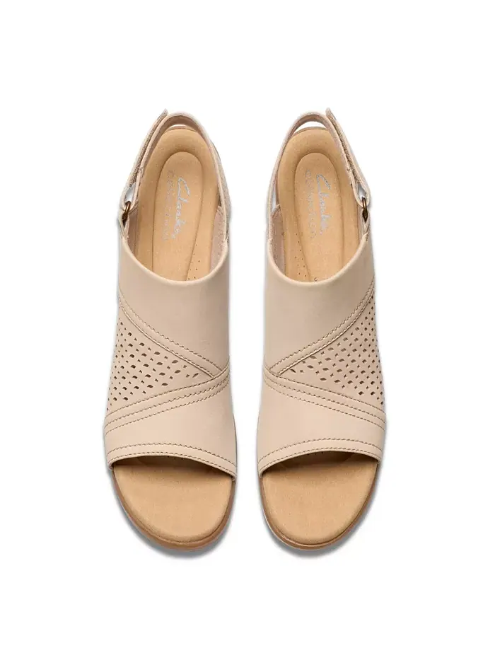 Сандалии Clarks Emily2 на блочном каблуке, нубук — изображение 4 из 7, песочный