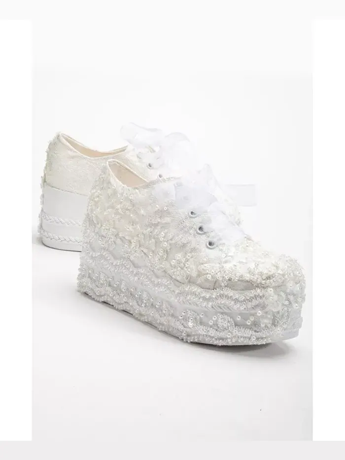 Белоснежные свадебные кеды Florette Lace на платформе с кружевными вставками Forever & Always Shoes — изображение 3 из 5