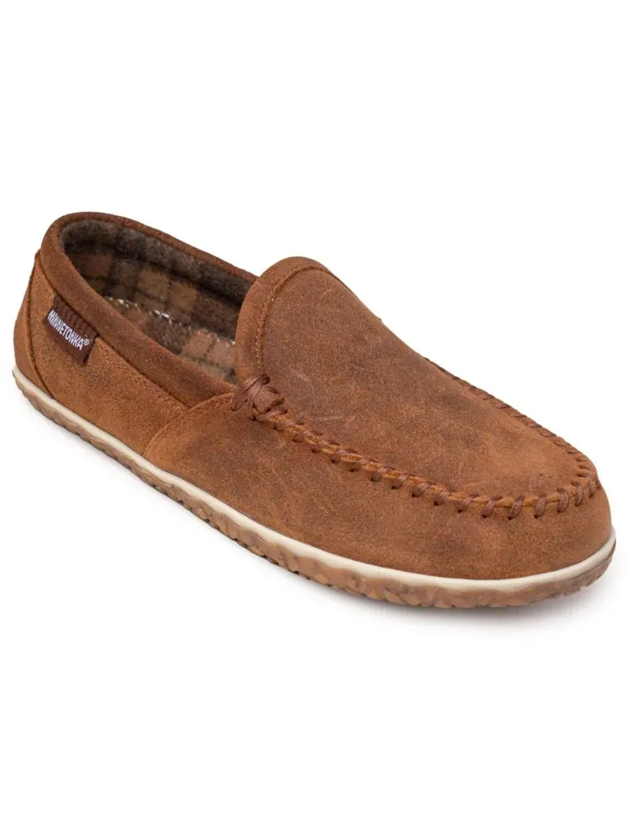 Мужские замшевые домашние/уличные тапочки Tilden Minnetonka — изображение 1 из 6, коричневый