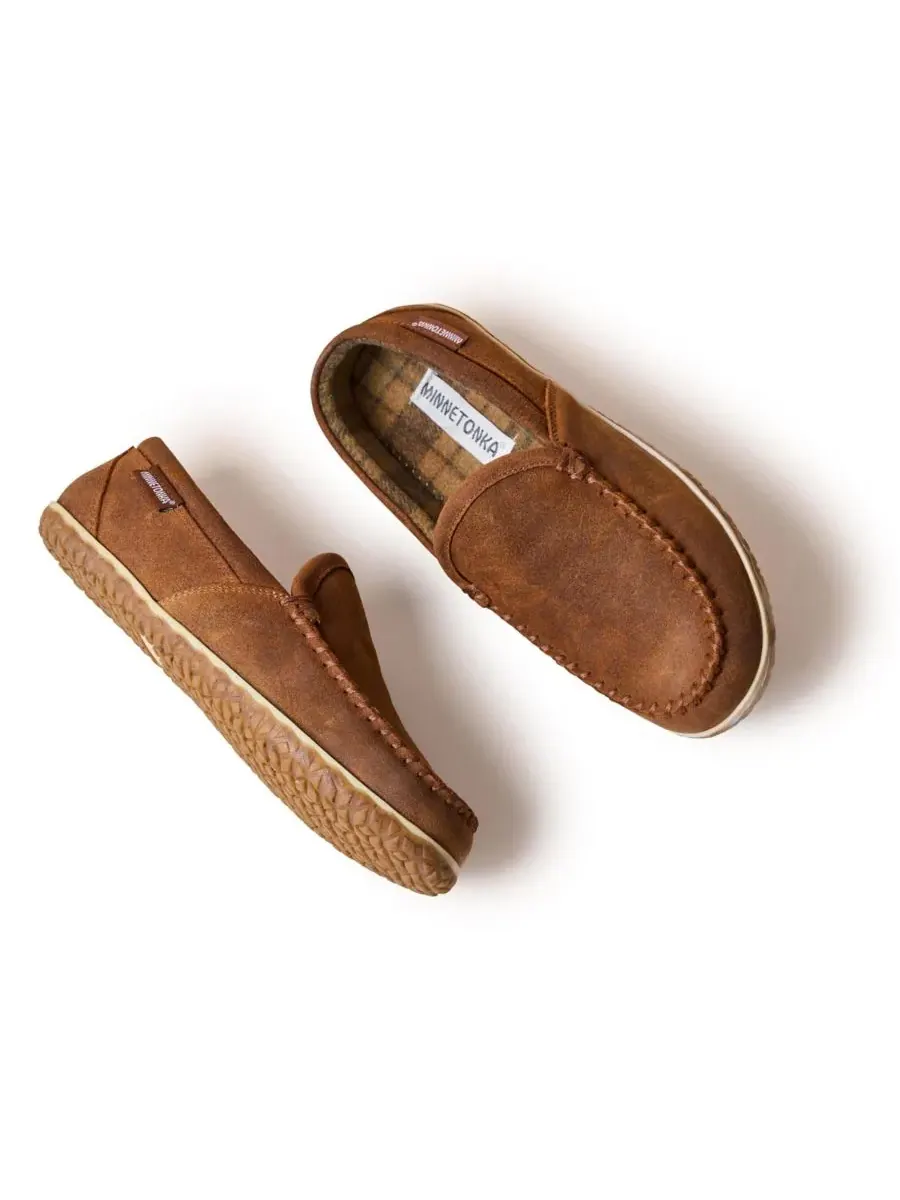 Мужские замшевые домашние/уличные тапочки Tilden Minnetonka — изображение 4 из 6, коричневый