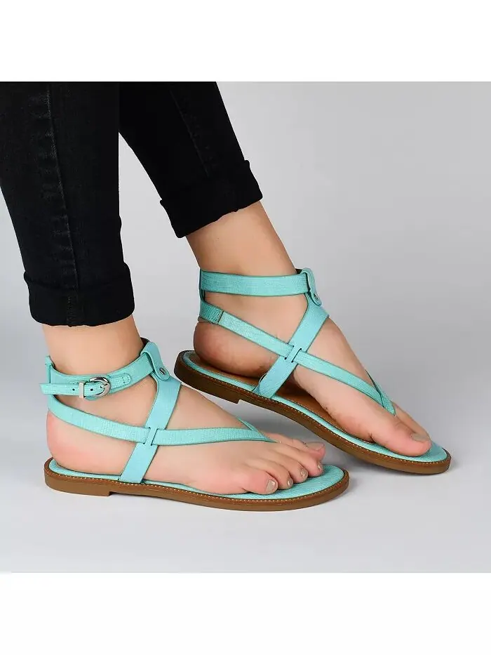 Женские сандалии Tangie Ankle Strap Flat Sandals Journee Collection — изображение 6 из 6, белый