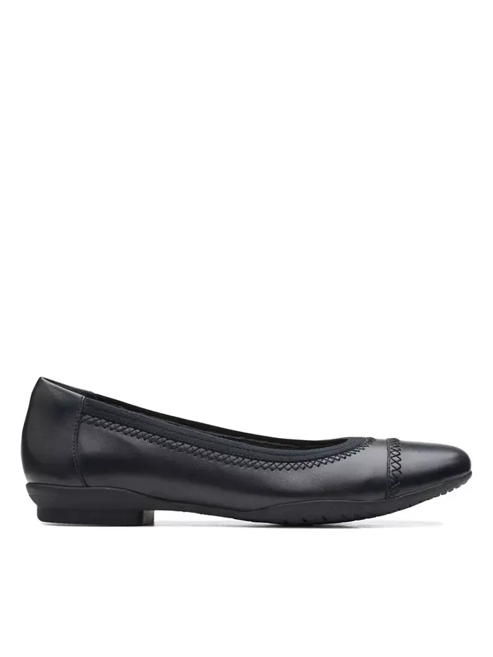 Балетки женские Clarks Sara Bay, кожаные — изображение 3 из 7, черный