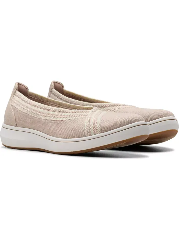 Кроссовки женские Clarks Cloud Steppers Breeze Sky Air, закрытый носок — изображение 5 из 8, песочный