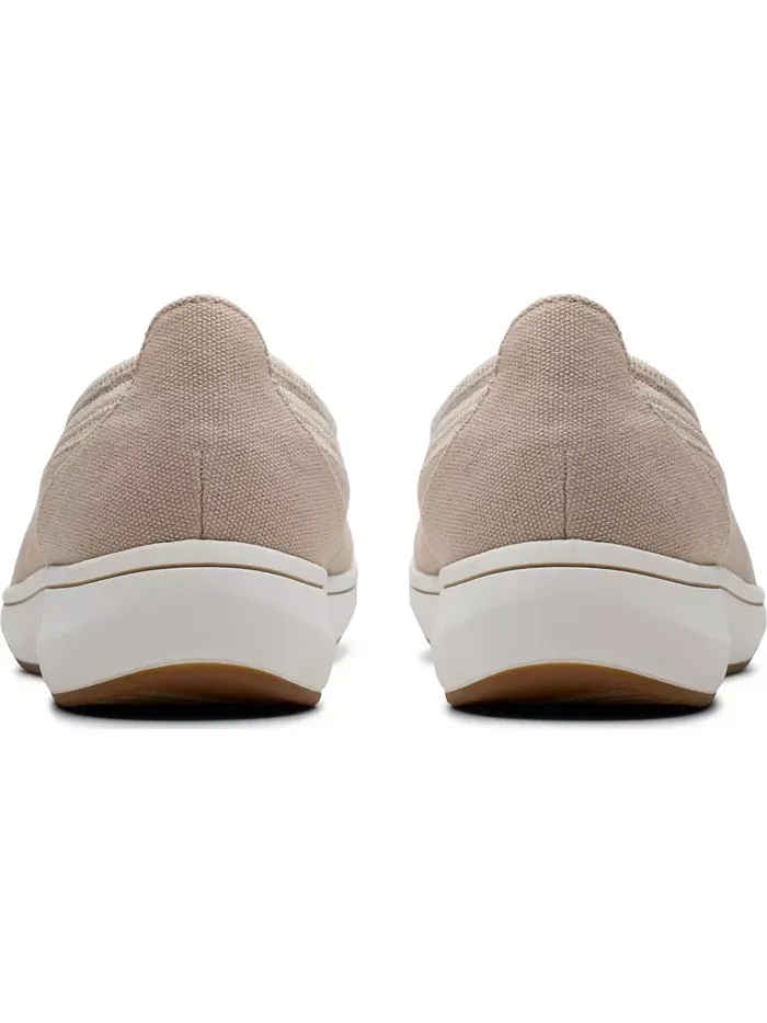 Кроссовки женские Clarks Cloud Steppers Breeze Sky Air, закрытый носок — изображение 6 из 8, песочный