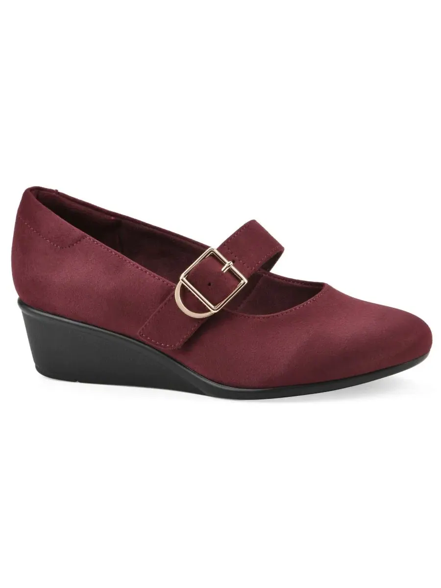 Туфли-лодочки на танкетке Bolford Women's Dark Burgundy Fabric Cliffs by White Mountain — изображение 1 из 6, темный бордовый