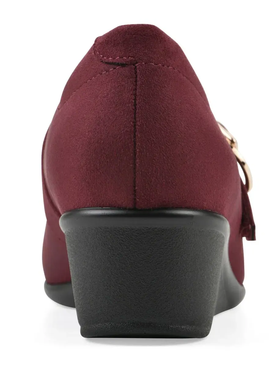 Туфли-лодочки на танкетке Bolford Women's Dark Burgundy Fabric Cliffs by White Mountain — изображение 3 из 6, темный бордовый