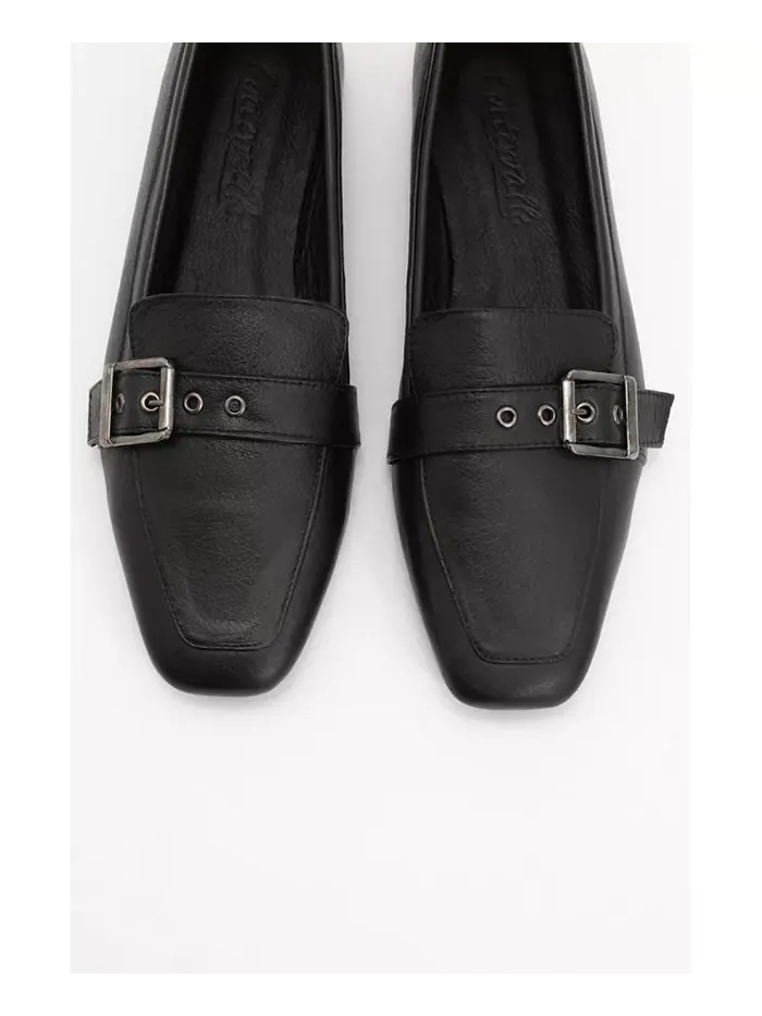 Черные кожаные лоферы на плоской подошве (женские) Forever & Always Shoes — изображение 2 из 3, черный