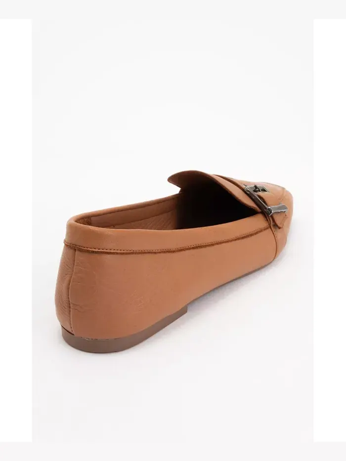 Черные кожаные лоферы на плоской подошве (женские) Forever & Always Shoes — изображение 2 из 3, коньячный коричневый
