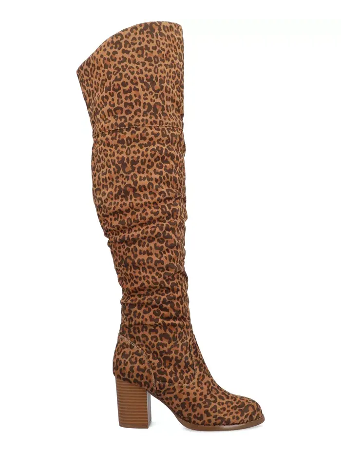 Женские сапоги Kaison Wide Calf с наборным каблуком Journee Collection — изображение 2 из 5, леопардовый