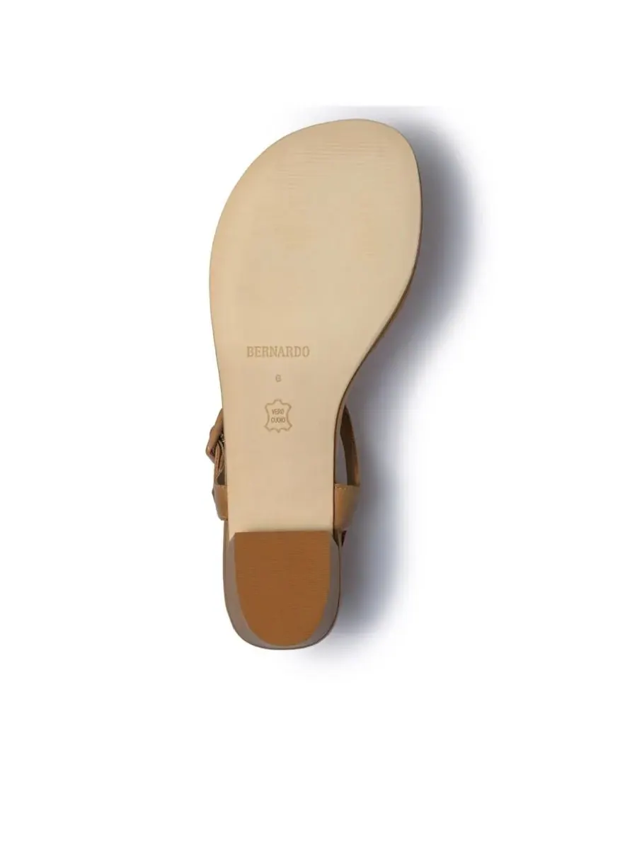 Женские сандалии Goyara на полукаблуке Bernardo Footwear — изображение 4 из 4, бежевый