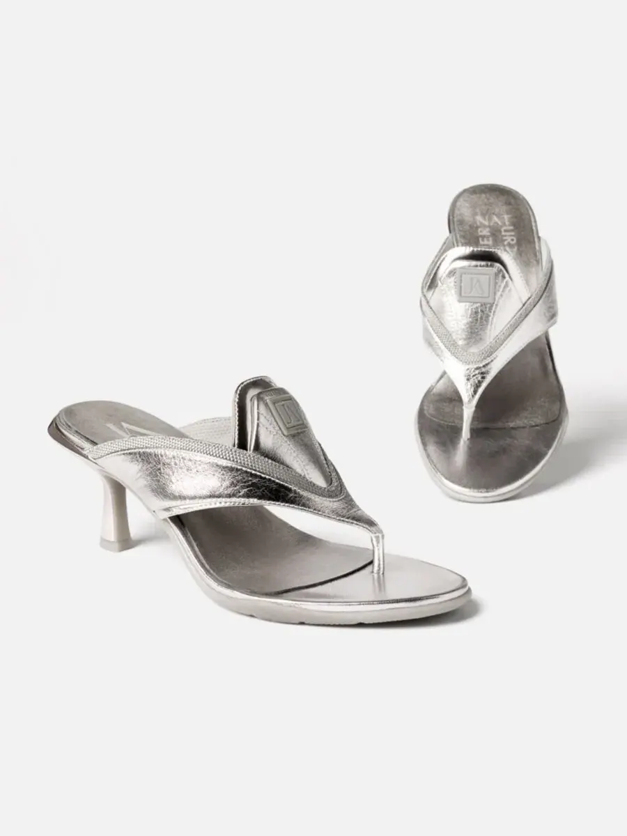Босоножки-слайды на каблуке Ravyn x June Ambrose Naturalizer, Pewter Metallic Leather/Mesh — изображение 3 из 8