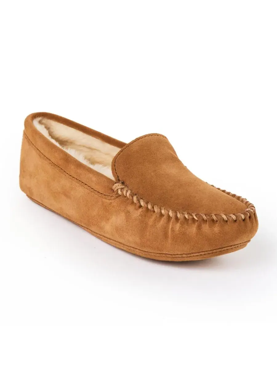 Тапочки мужские из замши на мягкой подошве, модель Minnetonka — изображение 1 из 8, бежевый