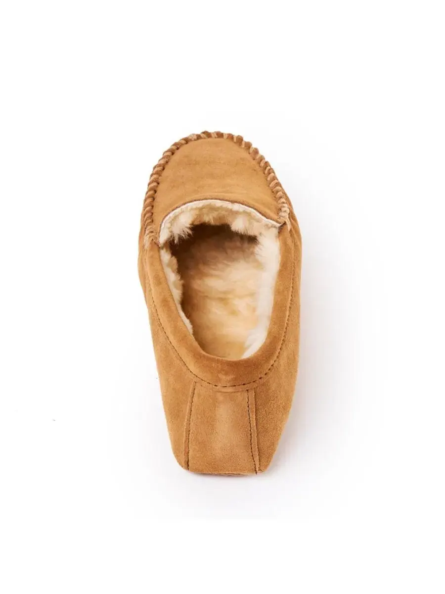 Тапочки мужские из замши на мягкой подошве, модель Minnetonka — изображение 7 из 8, бежевый