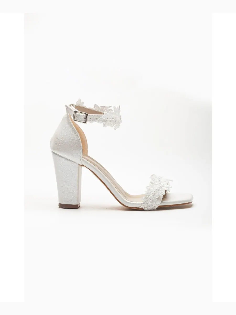 Свадебные сандалии Marlene Lace (женские) Forever & Always Shoes — изображение 2 из 5, белый