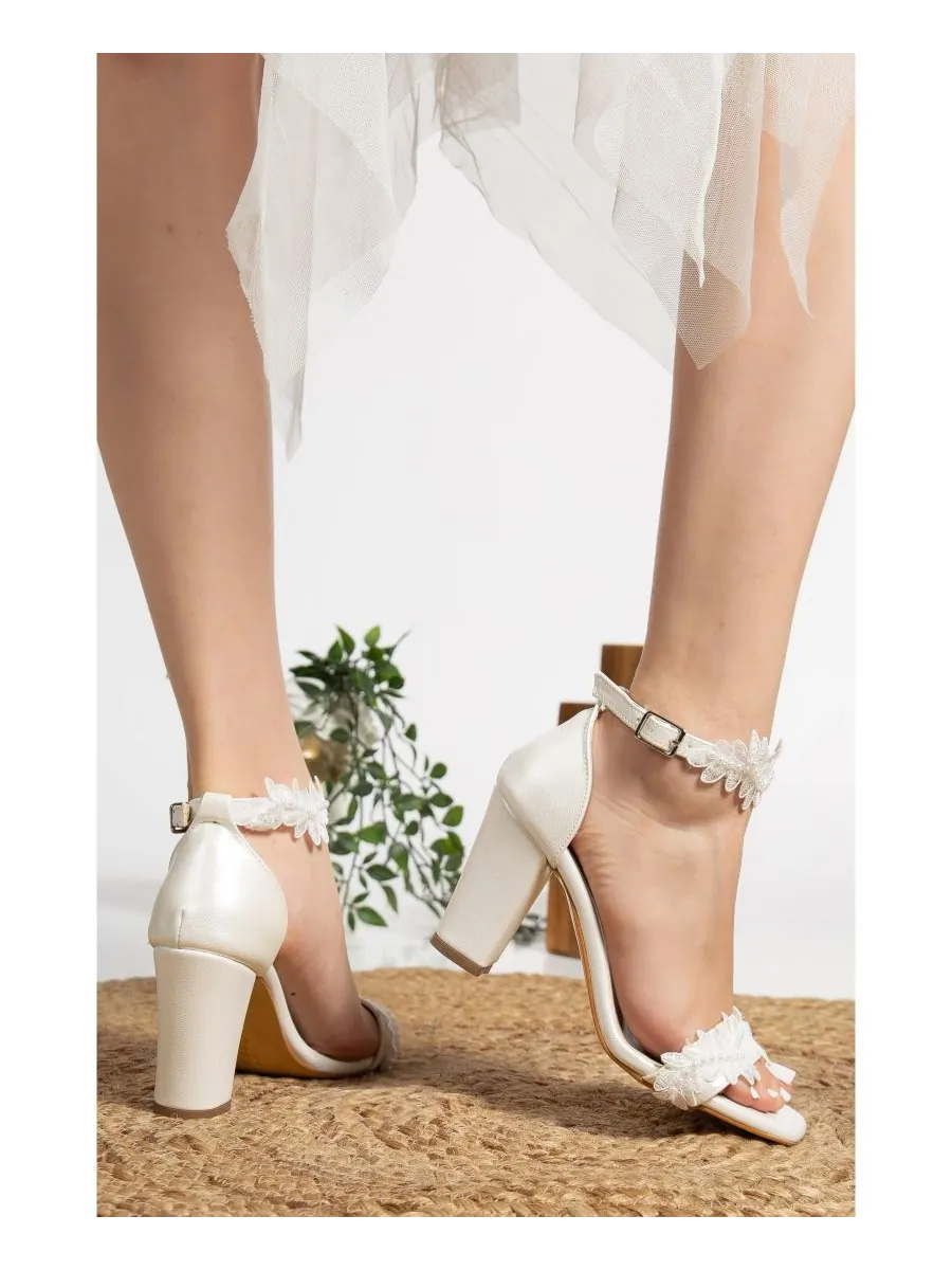 Свадебные сандалии Marlene Lace (женские) Forever & Always Shoes — изображение 5 из 5, белый
