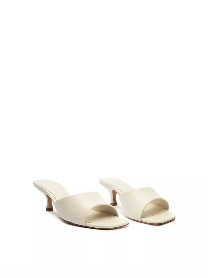 Женские босоножки Dethalia Mid Stiletto Schutz — изображение 7 из 11, белый