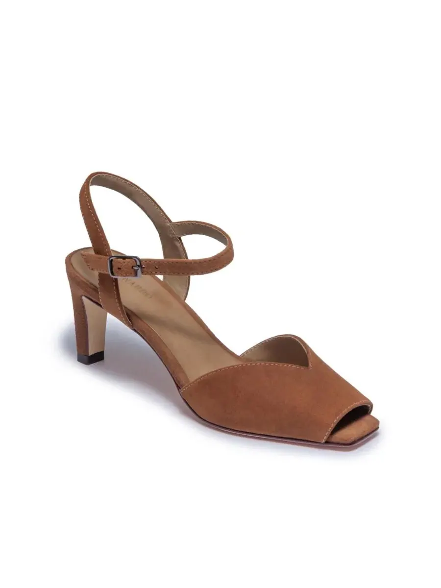 Босоножки на среднем каблуке с закрытым мысом Hartley Bernardo Footwear — изображение 1 из 4, миндальный