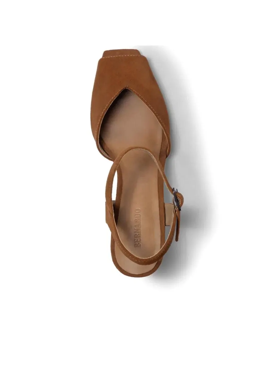 Босоножки на среднем каблуке с закрытым мысом Hartley Bernardo Footwear — изображение 3 из 4, миндальный