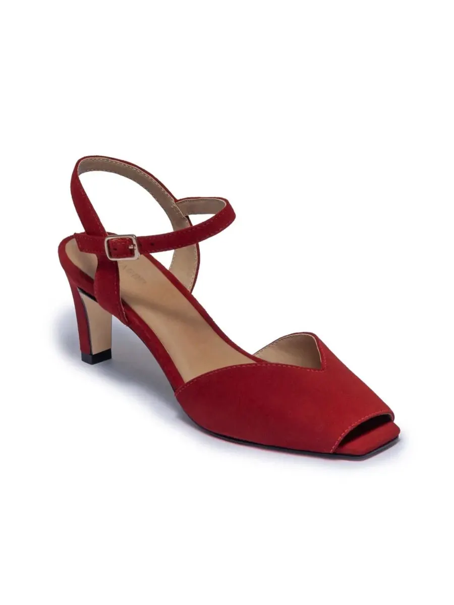 Босоножки на среднем каблуке с закрытой пяткой Hartley Mid Heel Sandal Bernardo Footwear — изображение 1 из 5, темный красный