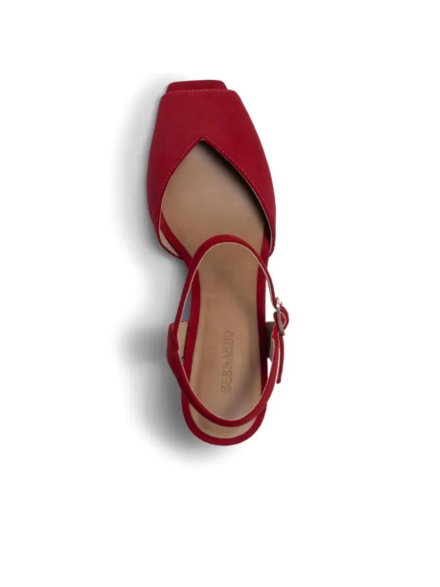 Босоножки на среднем каблуке с закрытой пяткой Hartley Mid Heel Sandal Bernardo Footwear — изображение 3 из 5, темный красный