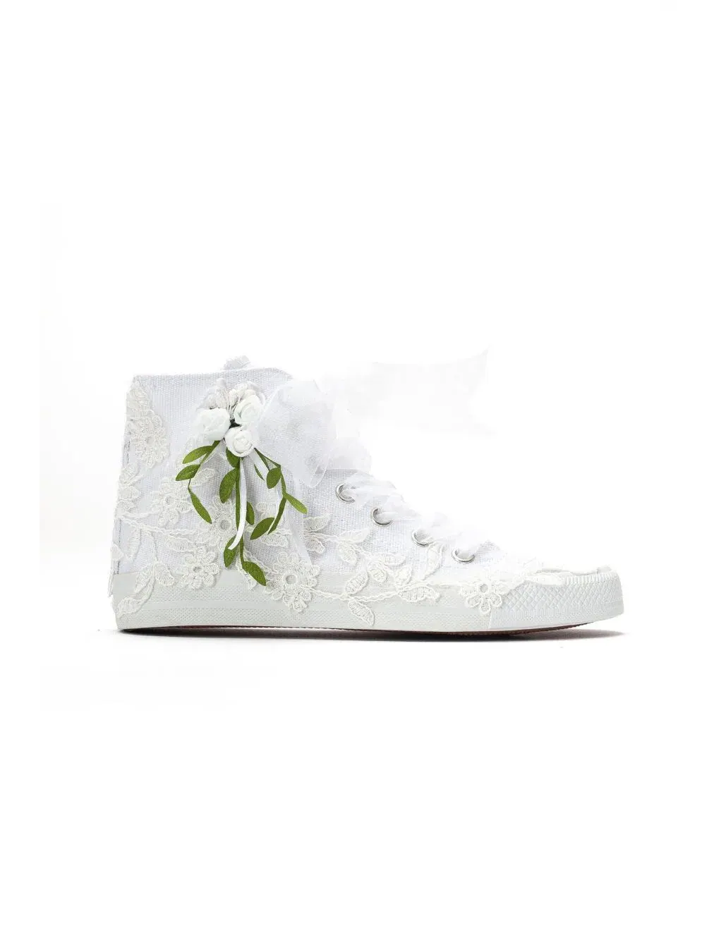Ботинки-сникеры с кружевами Sylvara Floral Lace Ribbon Bridal High Top Sneaker Forever & Always — изображение 2 из 4, белый