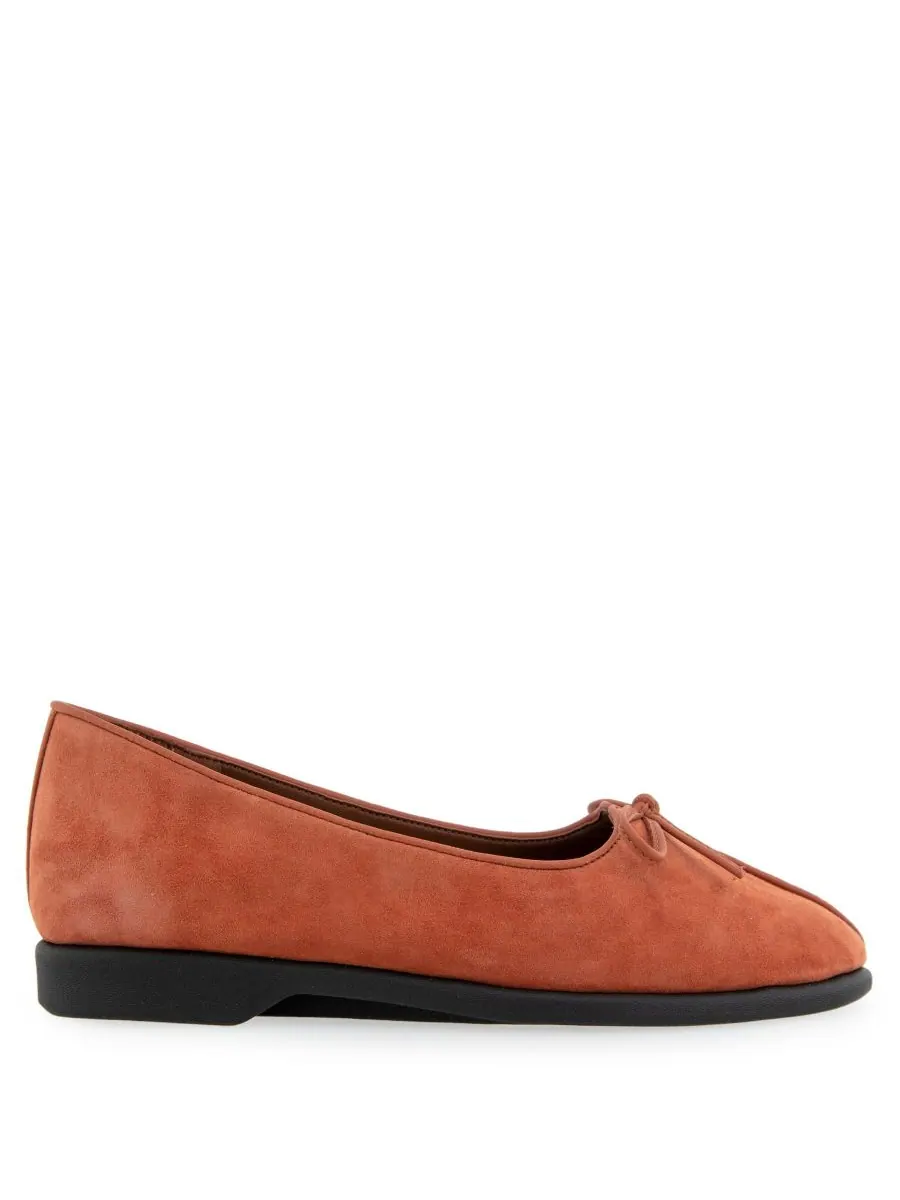 Женские балетки Novia с зауженным носком Aerosoles, Rust Suede — изображение 2 из 6