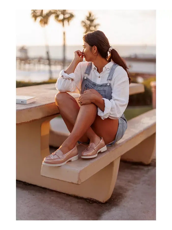 Лоферы женские Clarks Westlynn Bella, на массивной подошве — изображение 6 из 8, бежевый