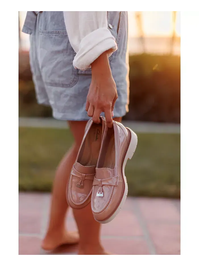 Лоферы женские Clarks Westlynn Bella, на массивной подошве — изображение 7 из 8, бежевый