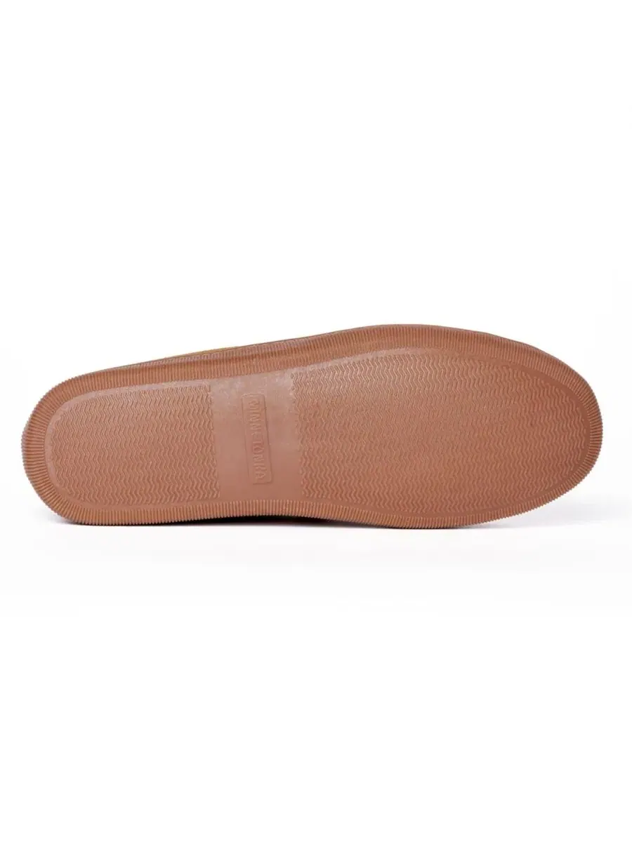 Мужские тапочки-слипоны из замши с ворсистой подкладкой Minnetonka — изображение 7 из 7, коричневый