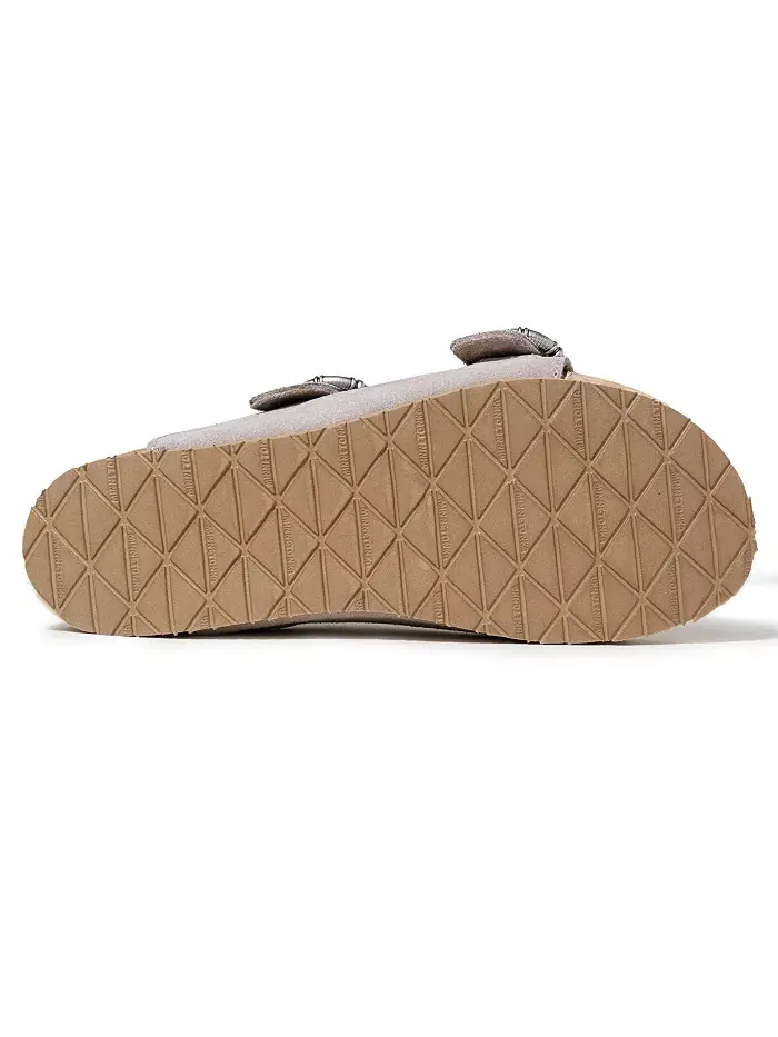 Женские сандалии Georgine Classic на плоской подошве с пряжкой из замши Minnetonka — изображение 4 из 7, тауп