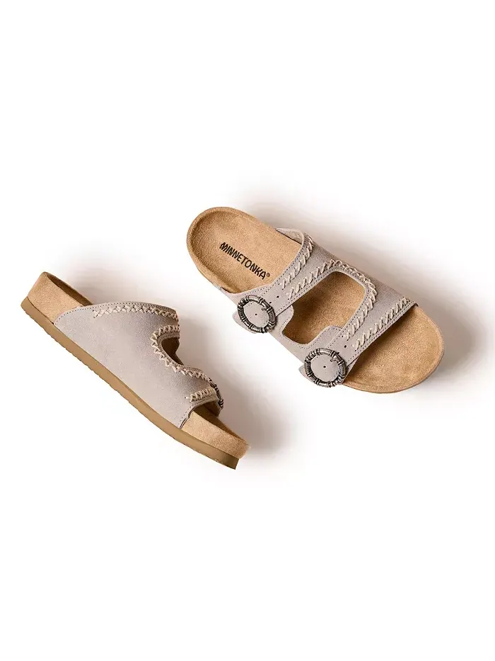 Женские сандалии Georgine Classic на плоской подошве с пряжкой из замши Minnetonka — изображение 5 из 7, тауп