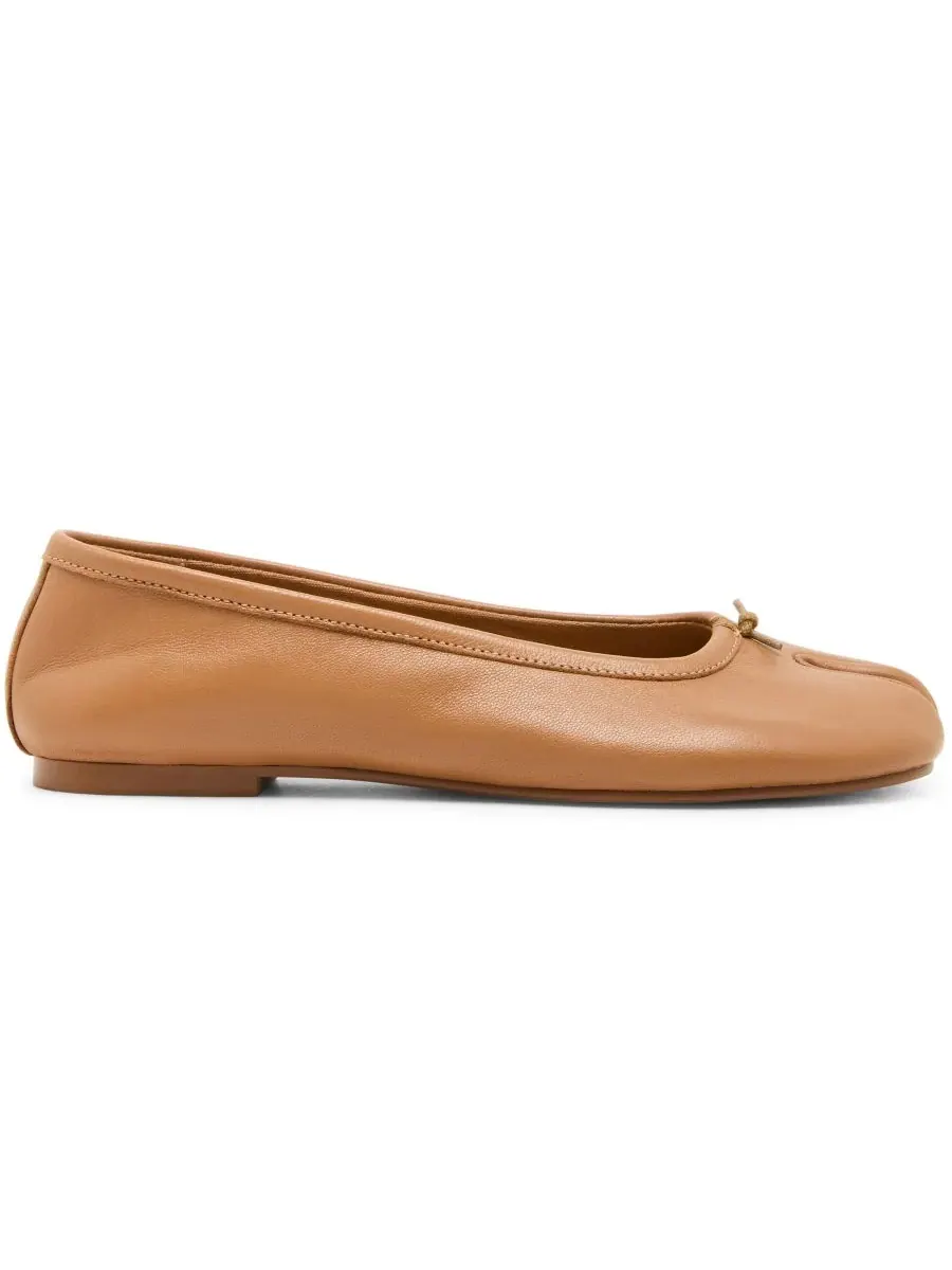 Женские балетки Calico с раздельным носком Steve Madden — изображение 2 из 7, бежевый