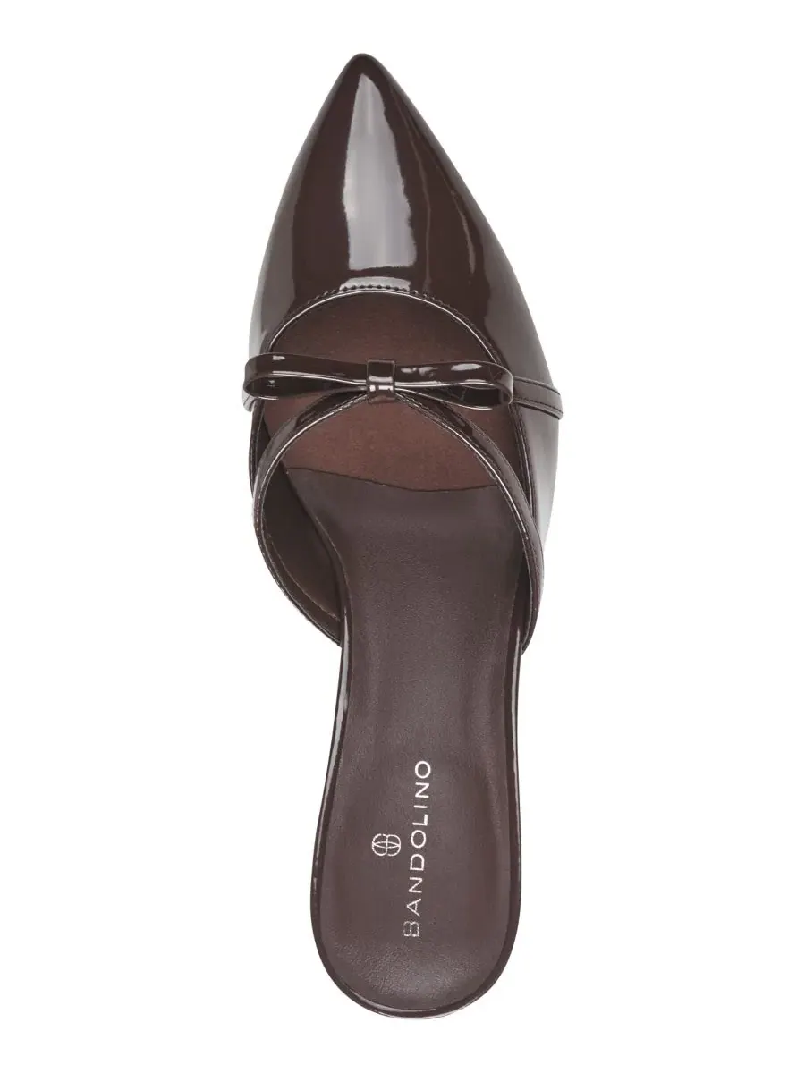 Туфли-мюли Mokita Crisscross Bow Kitten Heel Pumps Bandolino — изображение 4 из 5, темный коричневый