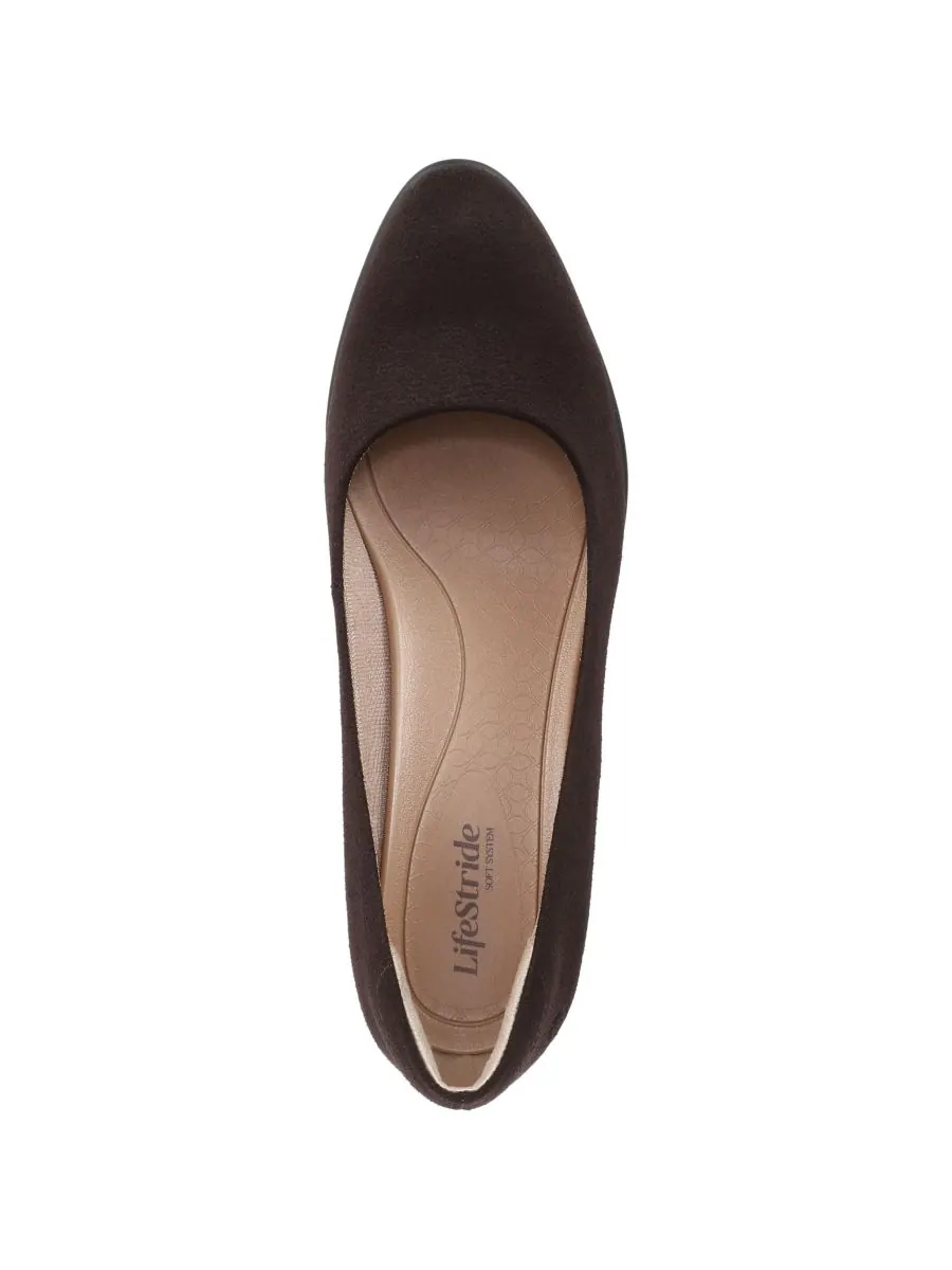 Женские туфли-лодочки Elevate на блочном каблуке LifeStride, Dark Chocolate Microsuede — изображение 4 из 5