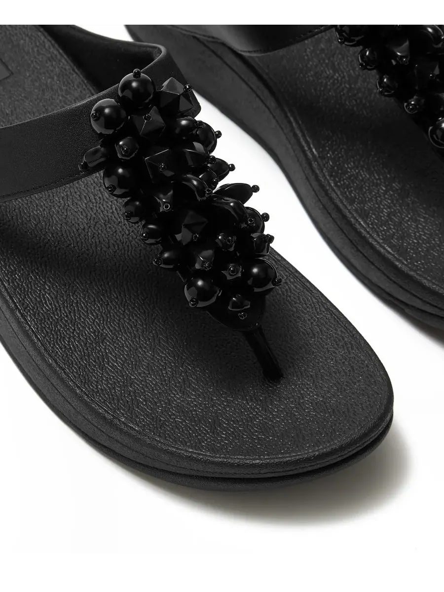 Женские сандалии Fino с бисерной отделкой и перемычкой между пальцами FitFlop — изображение 5 из 7, черный